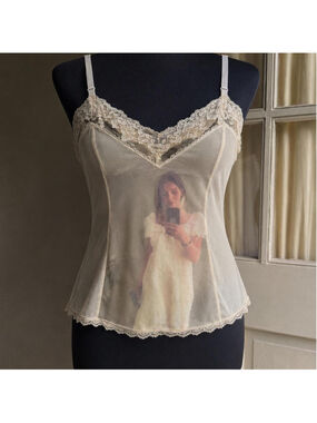 Lana del Rey white lace cami Tank top with lace border
Fits xs to m
Custom made